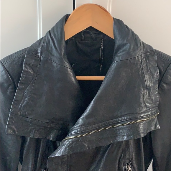 Line leather jacket - Picture 3 of 10